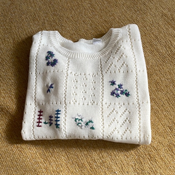 Grandma Chic Sweater - Picture 2 of 2